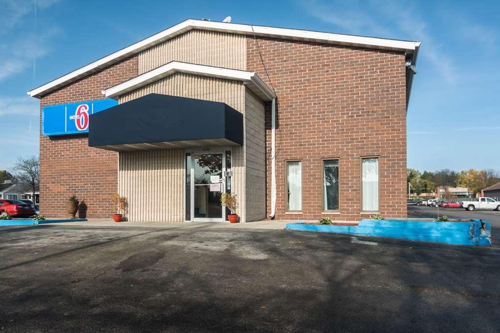 Motel 6-Madison, WI - East Exterior foto
